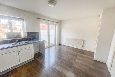 3 bedroom mews to rent, RAWSON STREET FARNWORTH, 3 BED MEWS