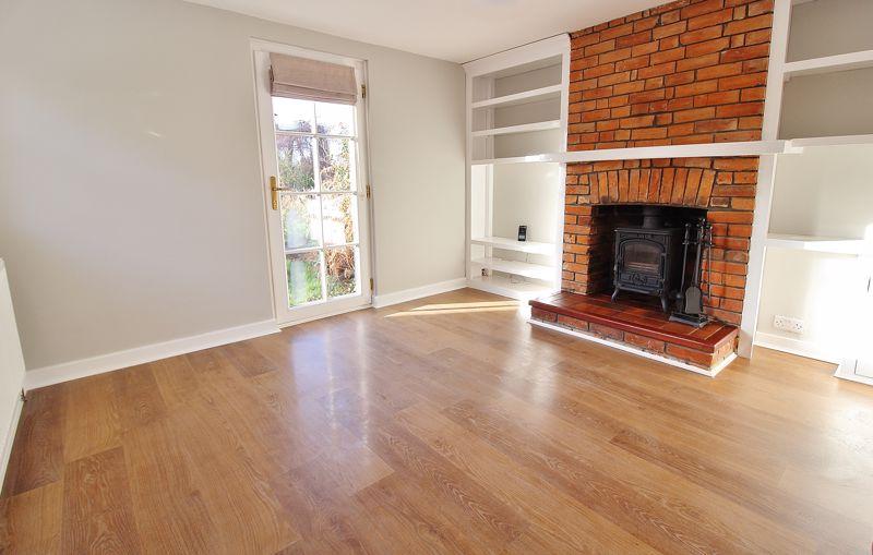 The Slade, Tonbridge 2 bed semidetached house £1,300 pcm (£300 pw)