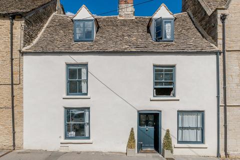 8 Gumstool Hill, Tetbury, GL8 8DG