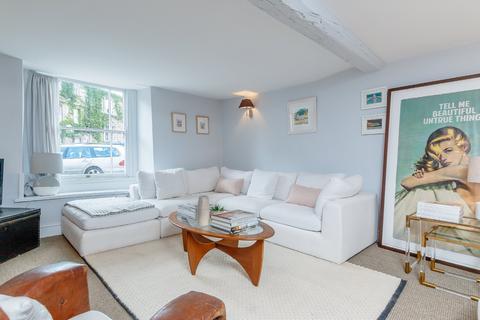 8 Gumstool Hill, Tetbury, GL8 8DG