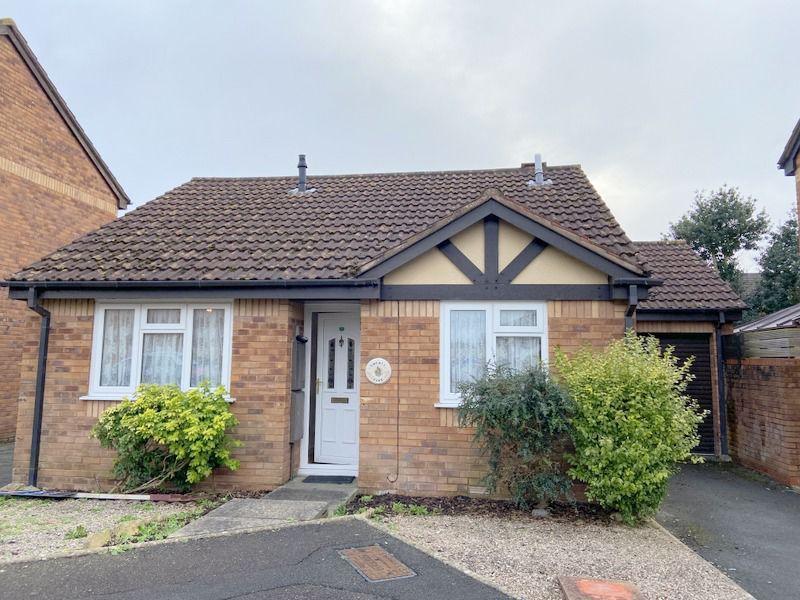 Belmont Close, Kingsteignton 2 bed detached bungalow £895 pcm (£207 pw)