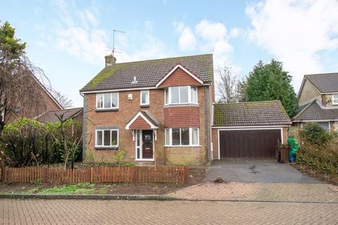 2 Calvert Close, Uckfield, TN22 2BZ