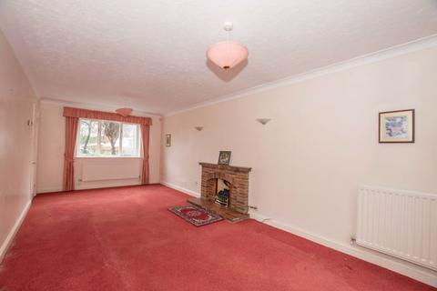 2 Calvert Close, Uckfield, TN22 2BZ