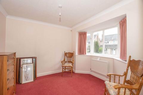 2 Calvert Close, Uckfield, TN22 2BZ