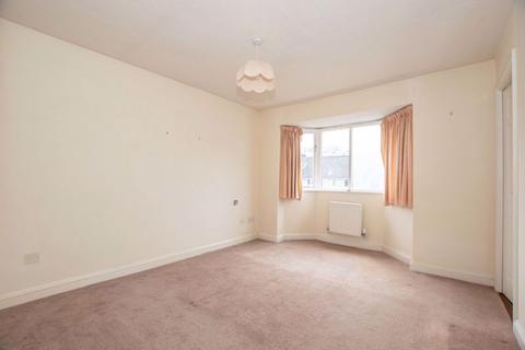 2 Calvert Close, Uckfield, TN22 2BZ