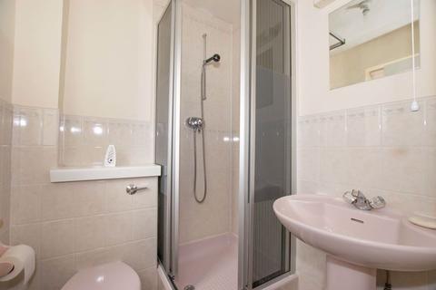 2 Calvert Close, Uckfield, TN22 2BZ