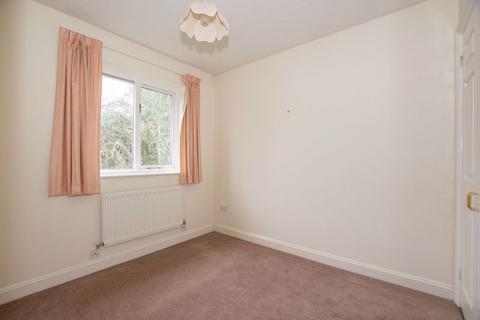 2 Calvert Close, Uckfield, TN22 2BZ