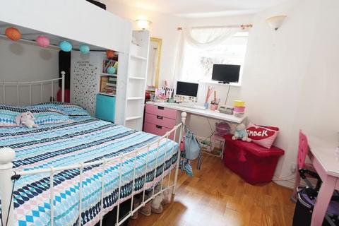 2 bedroom flat to rent, Christchurch Road, Crouch End N8