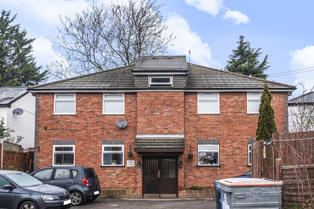 West End Lane, EN5 1 bed flat £260,000