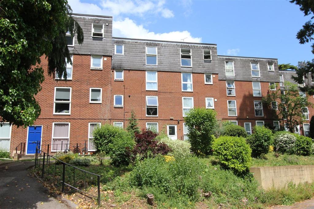 Bohemia, Hemel Hempstead, HP2 5RW 2 bed house £950 pcm (£219 pw)