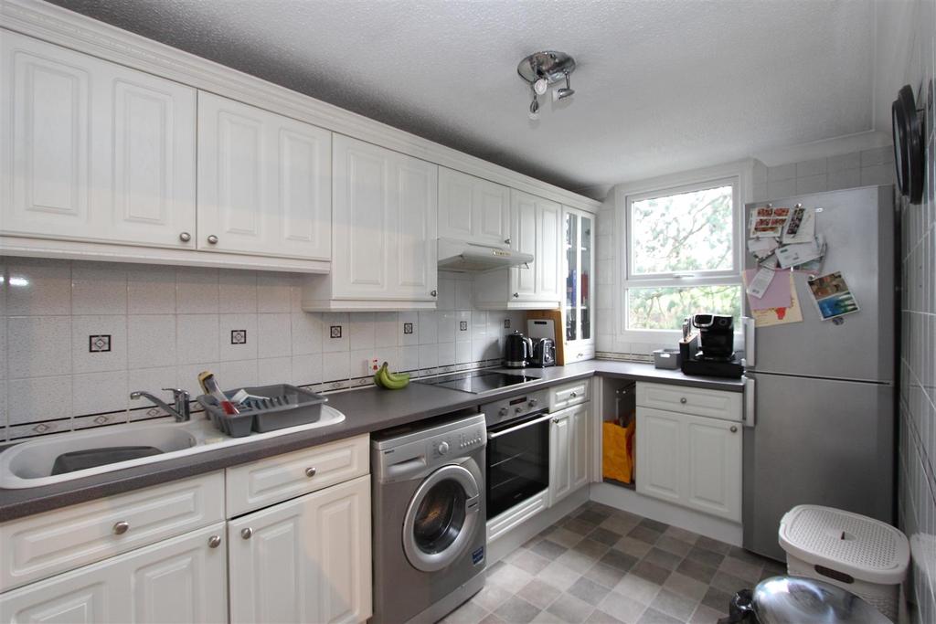 Bohemia, Hemel Hempstead, HP2 5RW 2 bed house £950 pcm (£219 pw)