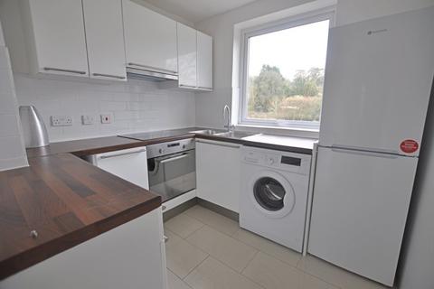 2 bedroom maisonette to rent, Kenley