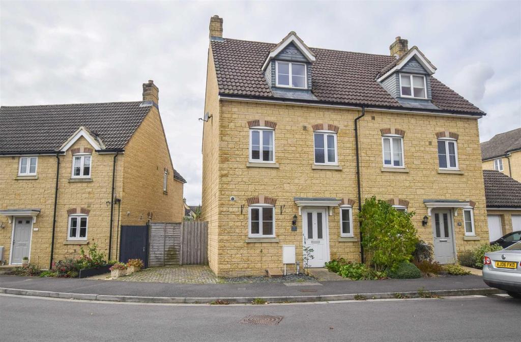 Avenue De Gien, Malmesbury 4 bed semidetached house £295,000