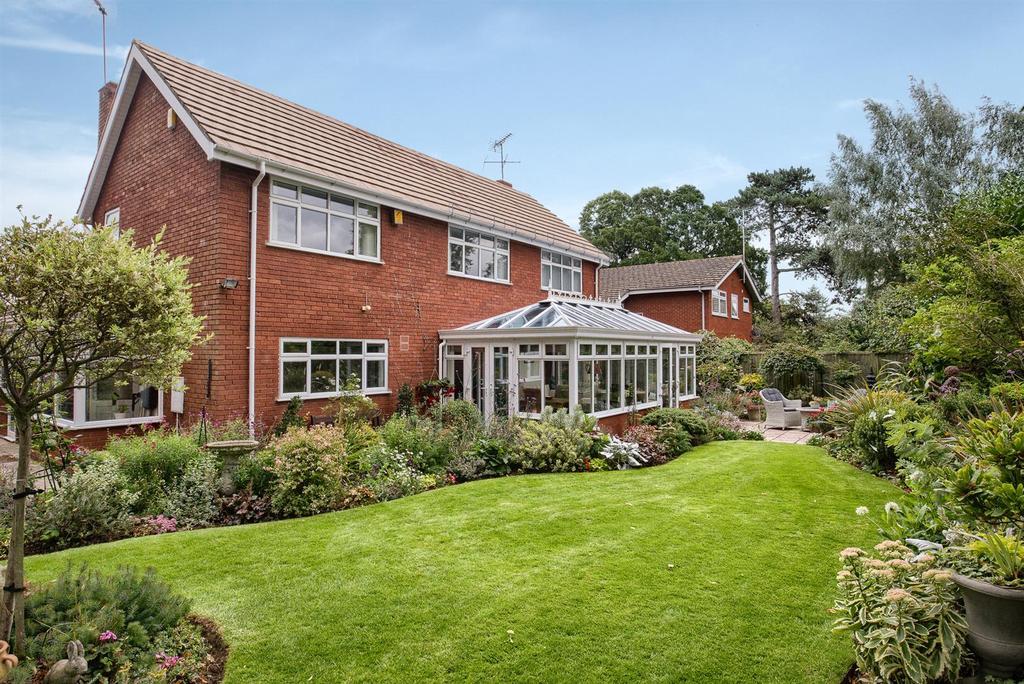 The Dovecote, Charlton, Pershore 4 bed detached house £560,000