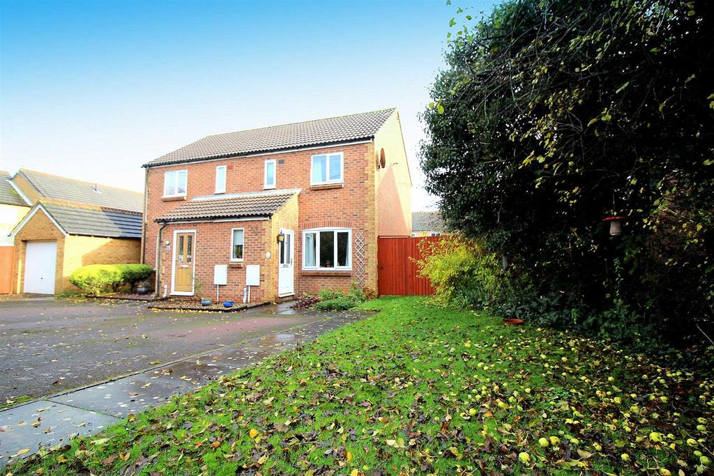 Weavers Close, Chippenham 2 bed detached house £210,000