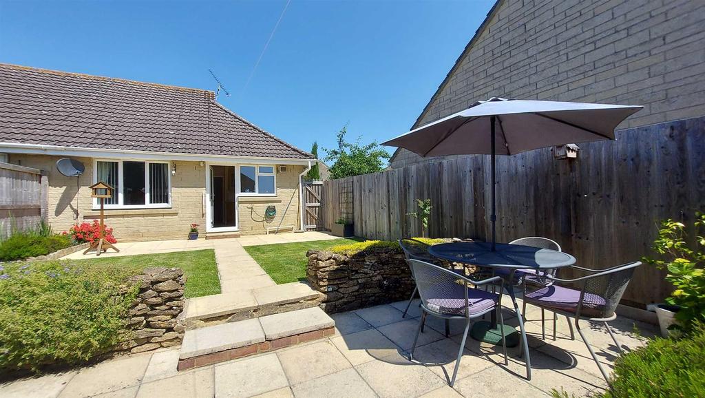 Corsham 2 bed bungalow £275,000