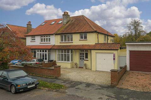 77 Copthorne Road, Leatherhead, KT22 7EE