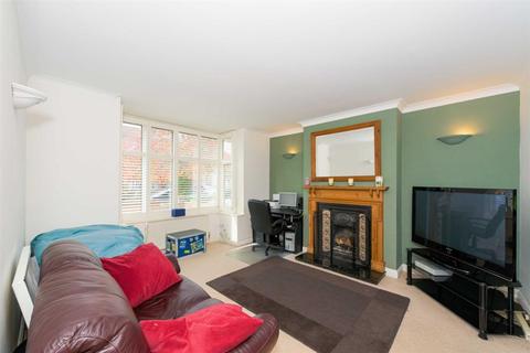 77 Copthorne Road, Leatherhead, KT22 7EE