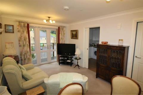 2 bedroom flat for sale - The Fairways, Chippenham