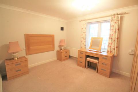 2 bedroom flat for sale - The Fairways, Chippenham