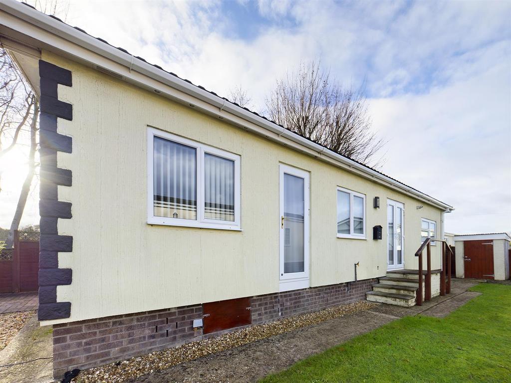 Water End Park, Old Basing, Basingstoke 2 bed mobile home £110,000