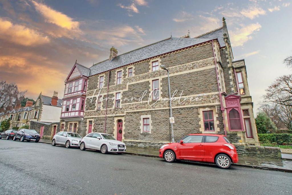 Cathedral Road, Cardiff 2 bed flat for sale £295,000