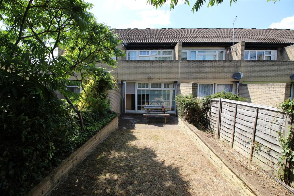 Barchester Close, Uxbridge, 3 bed terraced house - £1,419 pcm (£327 pw)