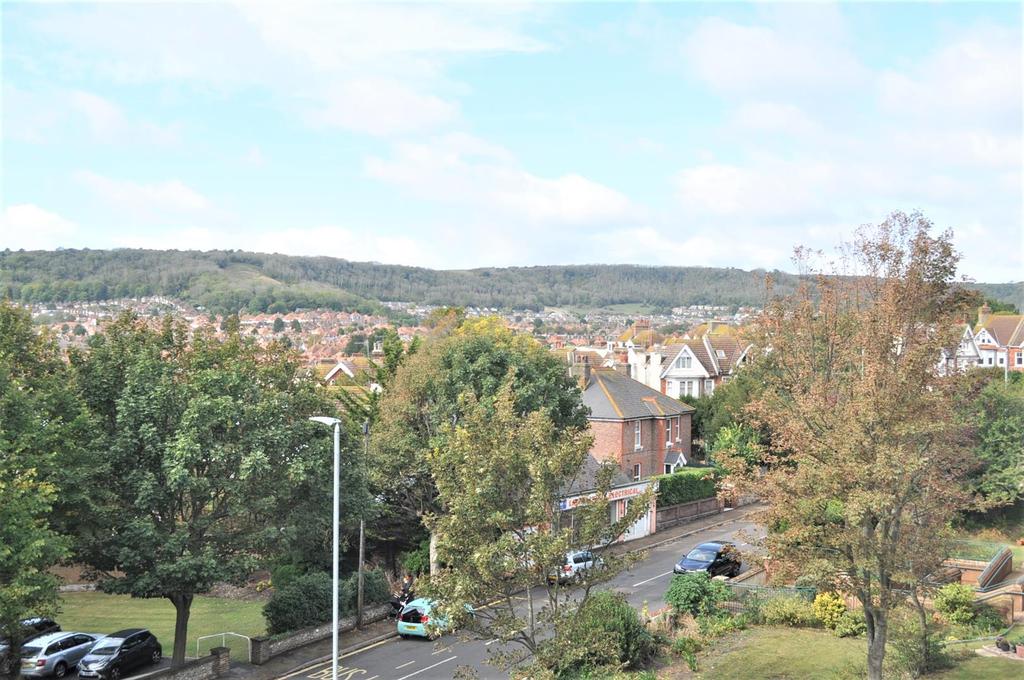 Upperton Road, Eastbourne 2 bed flat £154,000