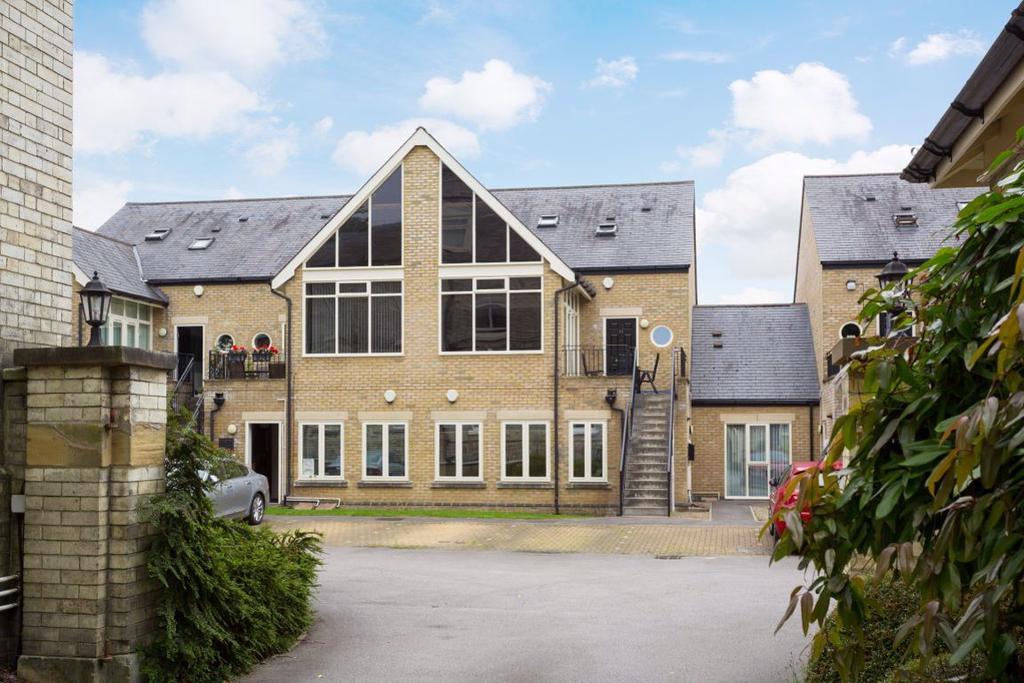 FULFORD FULFORD CHASE 2 bed flat £995 pcm (£230 pw)
