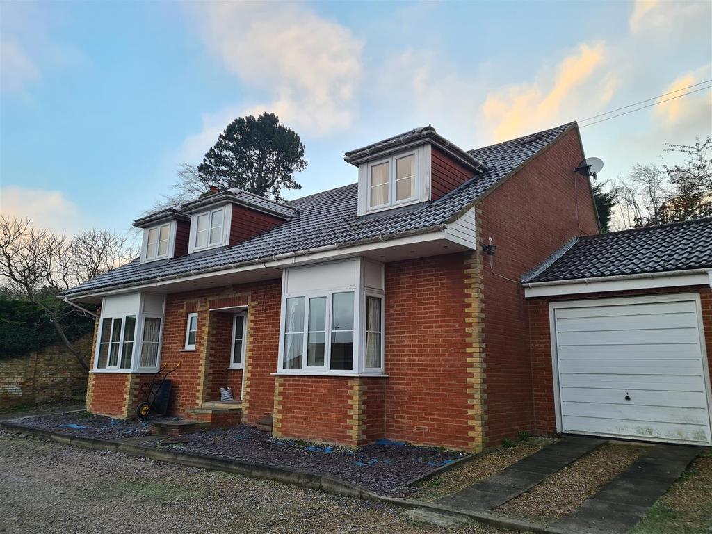 Goddings Drive, Rochester 3 bed detached house £1,500 pcm (£346 pw)