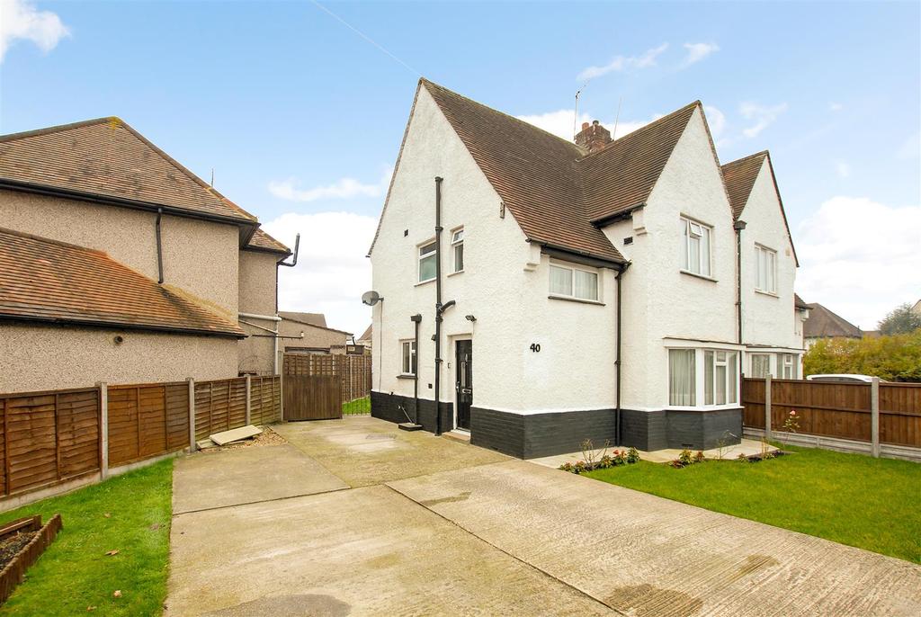 St. Andrews Way, Cippenham 3 bed semidetached house £374,950