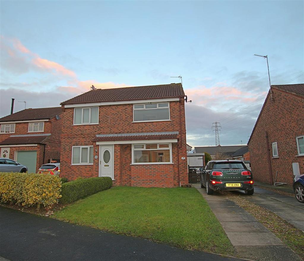 14 Fitzjohn Close, Malton, YO17 7FD 2 bed semidetached house £695