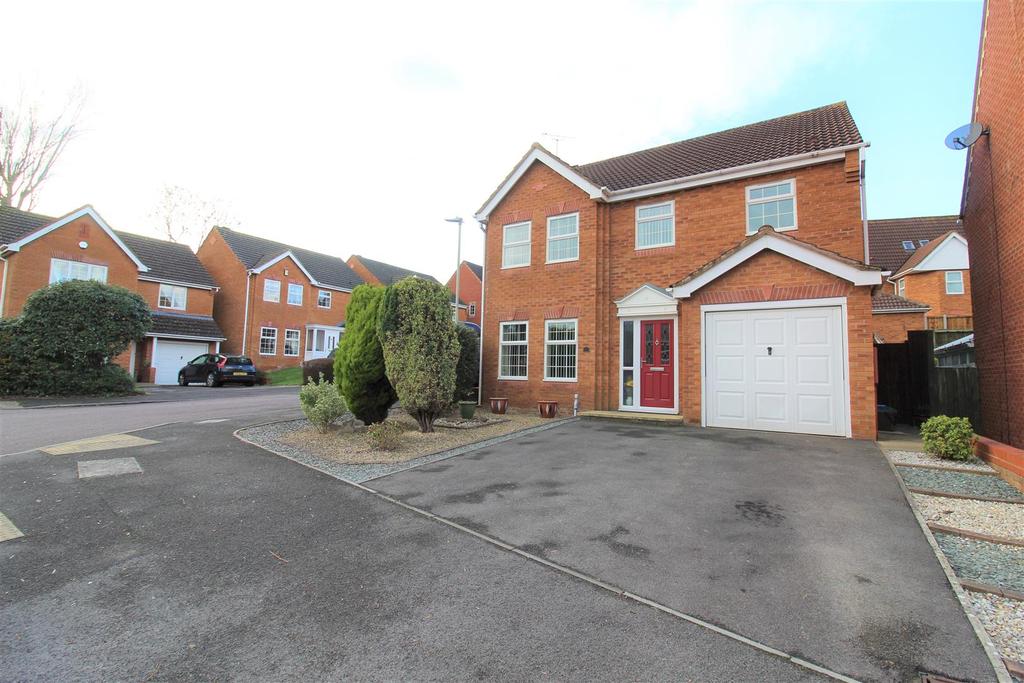 Horseshoe Way, Hempsted, Gloucester 4 bed detached house £415,000