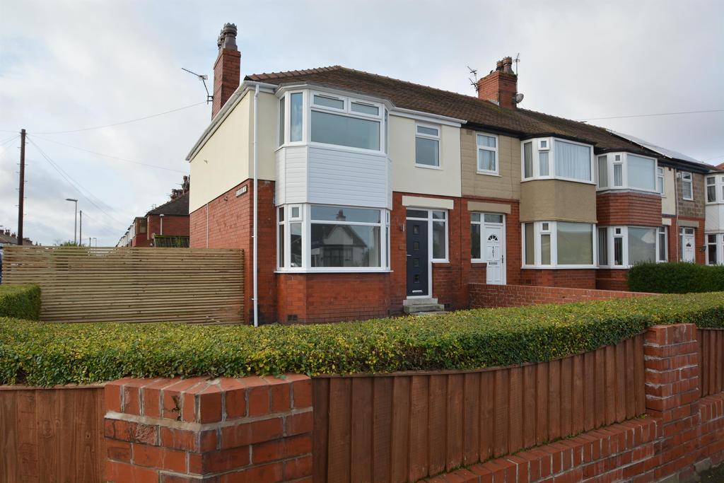 Common Edge Road, Blackpool, Lancashire, FY4 5AY 3 bed end of terrace