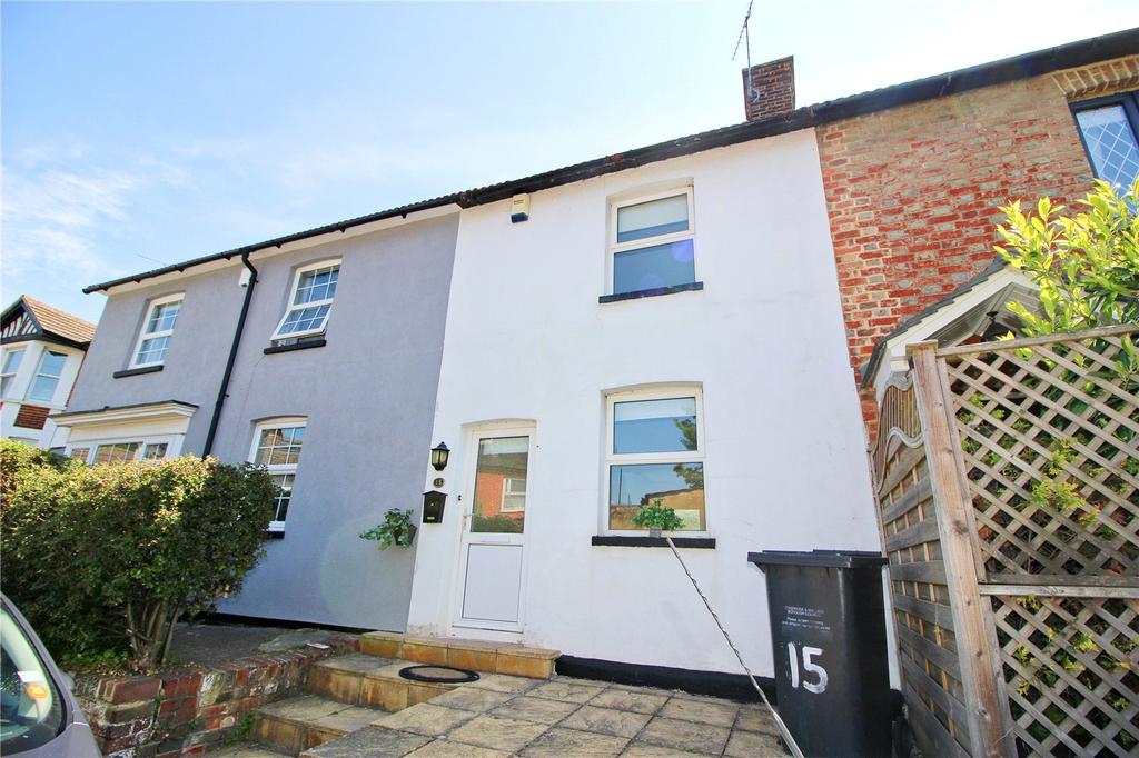 Station Road, Borough Green, Kent... 2 bed terraced house £950 pcm (£