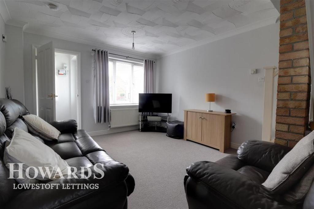 Swift Close, Carlton Colville 2 bed terraced house to rent £750 pcm