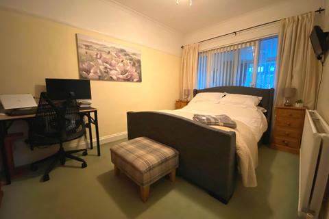18 Central Avenue, Northampton, NN2 8DZ