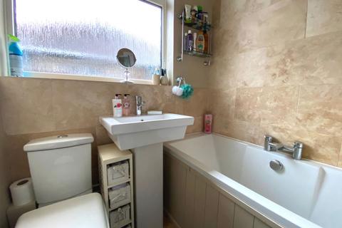 18 Central Avenue, Northampton, NN2 8DZ