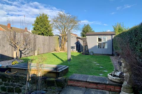 18 Central Avenue, Northampton, NN2 8DZ