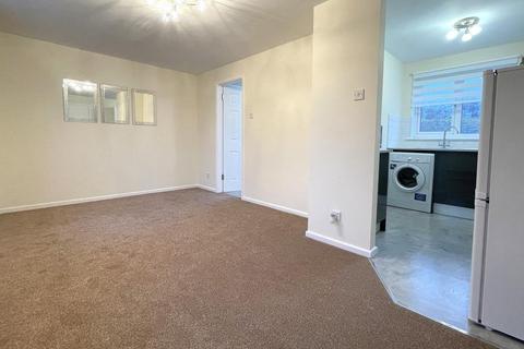 32 Willow Drive, Ringwood, BH24 3BE