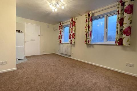 32 Willow Drive, Ringwood, BH24 3BE