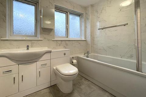 32 Willow Drive, Ringwood, BH24 3BE