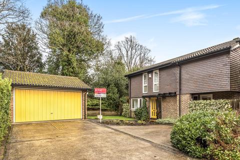 6 Cromlix Close, Chislehurst, BR7 5SJ