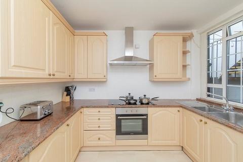 3 bedroom flat to rent, Strathmore Court, 143 Park Road, London