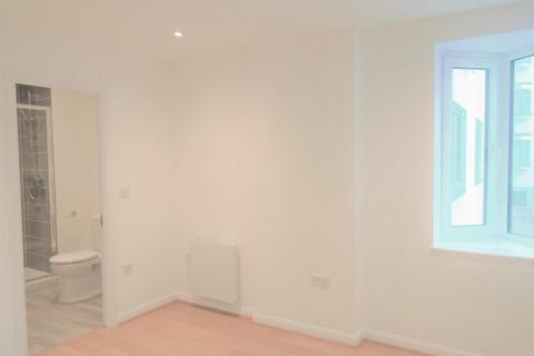 2 bedroom apartment to rent, Slough SL2