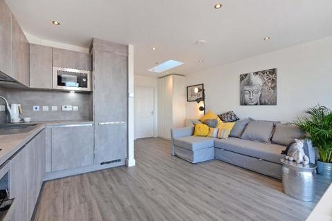 2 bedroom penthouse to rent, Gordon Road, Sharrow Vale, Sheffield, S11