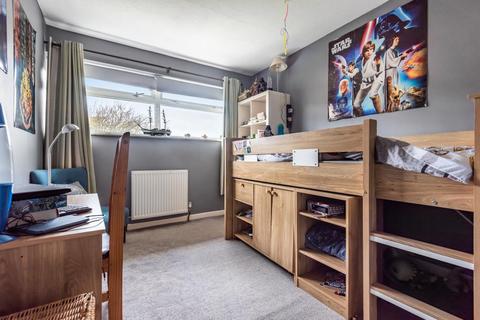 15 Ampney Orchard, Bampton, OX18 2AD