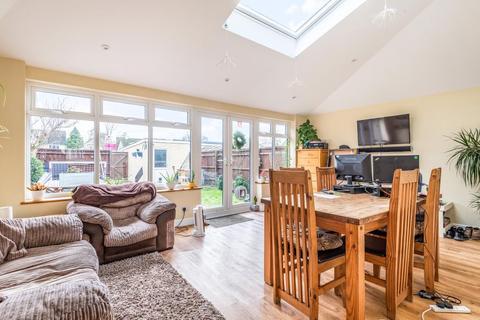 15 Ampney Orchard, Bampton, OX18 2AD