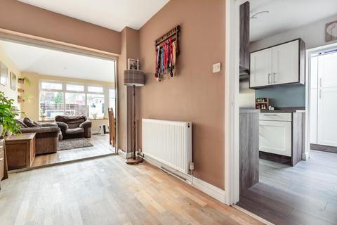 15 Ampney Orchard, Bampton, OX18 2AD