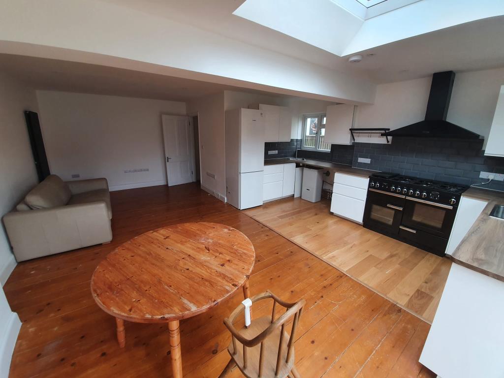 Morrell Avenue, Oxford, OX4 3 bed semidetached house £1,850 pcm (£